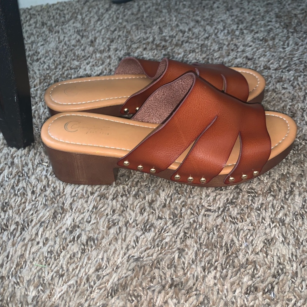 Real pretty Ladies shoes.